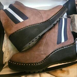 NIB CECELIA NY GRAYISH/TAUPE SUEDE ANKLE BOOT.STUDS&WEDGE SOLES W/GOOD GRIP. 9.5